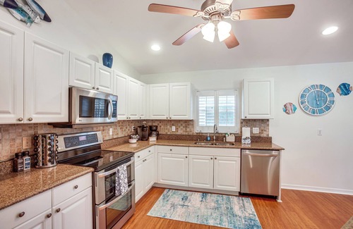 Trafalgar House | Saltwater Pool, Easy Coastal Cape Coral Adventures