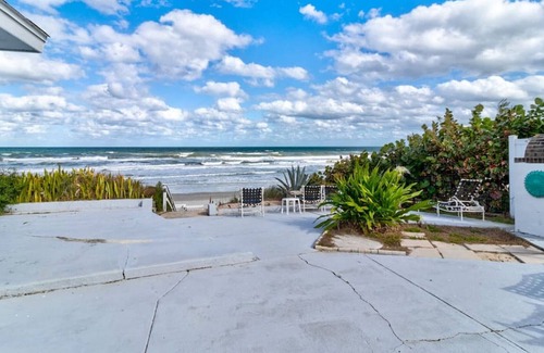 Wilbur-By-The-Sea Apartment | Salty Beach 2 Bed Condo Directly on Ocean