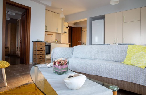 Perea Apartment | Salty Breeze Supreme Beachfront Apartment-Supreme Stay with free Parking