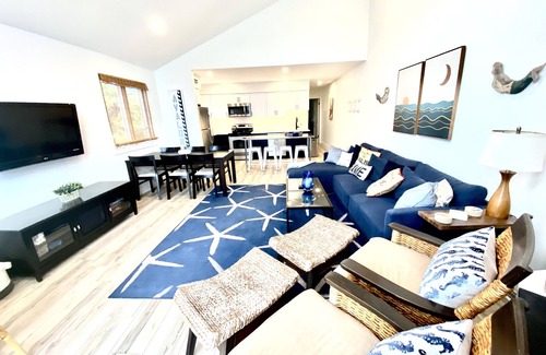 Avalon House | Salty Pause: Dog-Friendly Townhome 3 Blocks from the Beach!