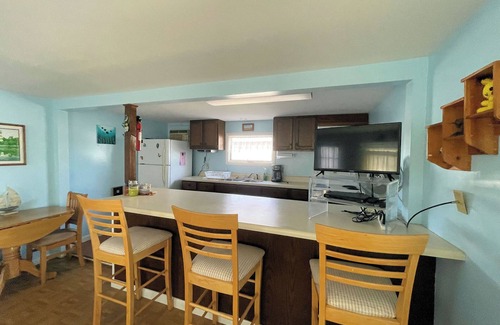 Chincoteague Cottage | Salty Sailor - 2BR , close to Memorial Park Pet friendly LINENS AND TOWELS