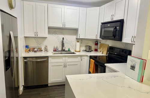 Jupiter House | Salty Sea Home Jupiter/Tequesta! 4-bedroom 2-bath fully furnished home, sleep 8.