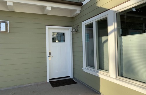 Morro Bay Condo | Salty Sisters Suites at Morro Rock - large suite with rock view
