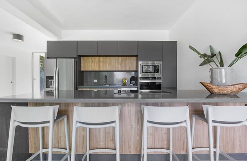Jarealito House | Salty Villa | Modern Beachfront Oasis