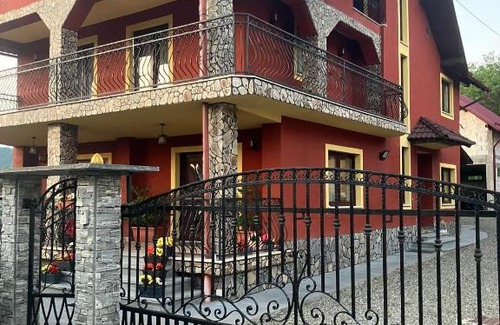 Salistea de Sus House | SALY BUTU