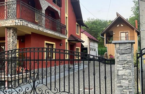 Salistea de Sus House | SALY BUTU