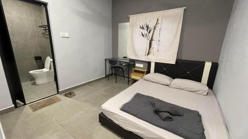Pegawai House | Sam Choon Homestay 三春客棧 Batu Pahat City Centre 4R4B4CP 峇株巴轄民宿 市中心Summit旁邊 四房四浴停車方便