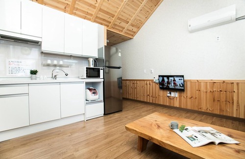 Samcheok House | Samcheok Janghobadasoop Pension