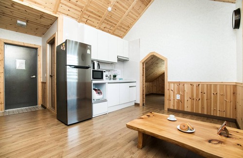 Samcheok House | Samcheok Janghobadasoop Pension