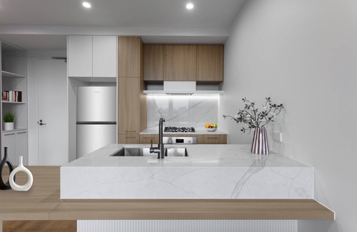 Heidelberg Heights Apartment | Samma | Modern Cozy 1BR King bed w/Gym
