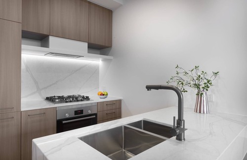 Heidelberg Heights Apartment | Samma | Modern Cozy 1BR King bed w/Gym