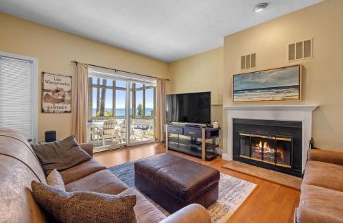 Gilford House | Samoset Lakeview Gem - Vibrant Condo Escape