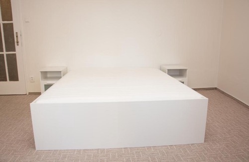 Andel Apartment | Samostatný pokoj blízko centra , hned na metru Anděl
