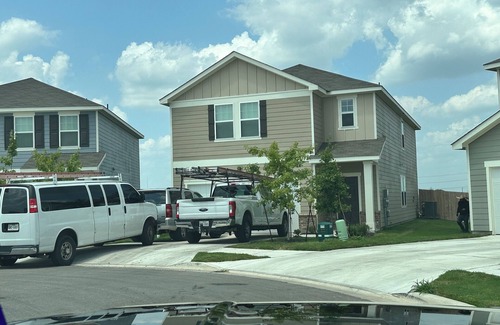 Hutto House | Samsung Close New Home 5-6 BR’s- 9 Beds