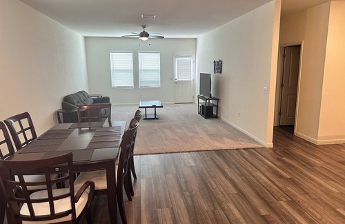 Hutto House | Samsung Close New Home 5-6 BR’s- 9 Beds