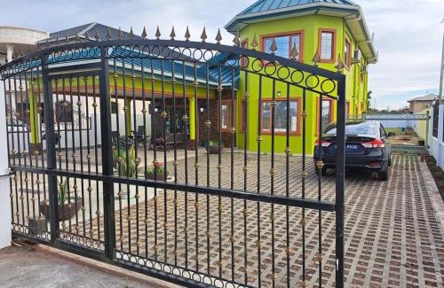 Chaguanas House | Samuel's Place - Central, Modern, 3 Br, 3Ba, Gated