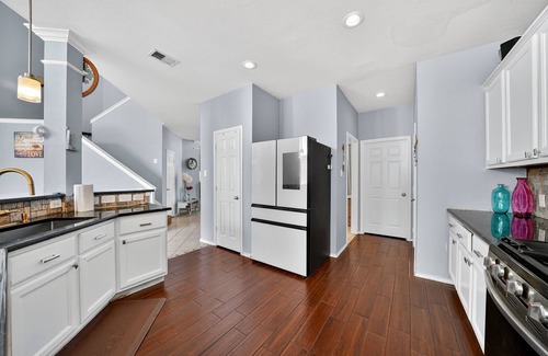 Stone Oak House | San Antonio Oasis Hot Tub & Pool Access 4 Bedroom Home