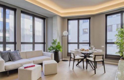 San Babila Apartment | San Babila Central Tower with panoramic terrace overlooking Duomo by Rentopolis