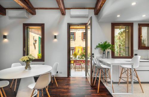 Dorsoduro Apartment | San Barnaba Palace R&R
