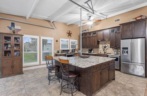 Brazoria Apartment | San Bernard River House, heated pool, riverfront