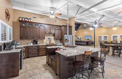 Brazoria Apartment | San Bernard River House, heated pool, riverfront