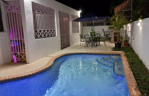 Cupey Villa | San Juan, Villa Mifany, private POOL open 24/7, outdoor kitchen/BBQ & peaceful