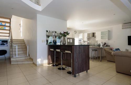 Sheffield Beach House | San Maarten 12