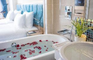 An Hai Đong Hotel | San Marino Boutique Danang - 10 mins to Dragon Bridge, 15 mins to My Khe Beach