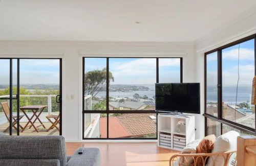 San Remo House | San Remo Panorama by Ready Set Stay - BYO LINEN & TOWELS