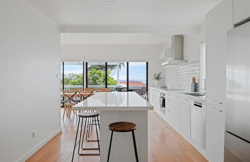 San Remo House | San Remo Panorama by Ready Set Stay - BYO LINEN & TOWELS