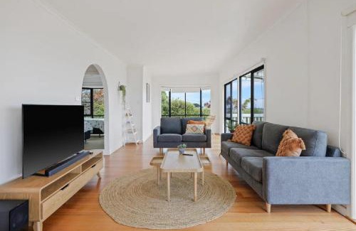 San Remo House | San Remo Panorama by Ready Set Stay - BYO LINEN & TOWELS