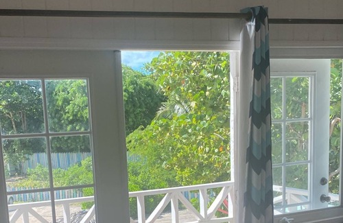 Coral Harbour Apartment | San Salvador Villa,10 mins from the Airport, On the Beach