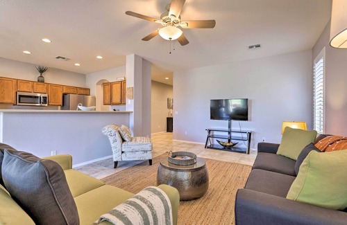 San Tan Valley Cottage | San Tan Valley Home w/Pool Access & Golf View!