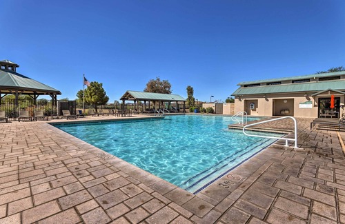 San Tan Valley Cottage | San Tan Valley Home w/Pool Access & Golf View!