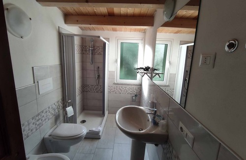 Schifoni House | San Teodoro comfort rooms with private bathroom in the room 1