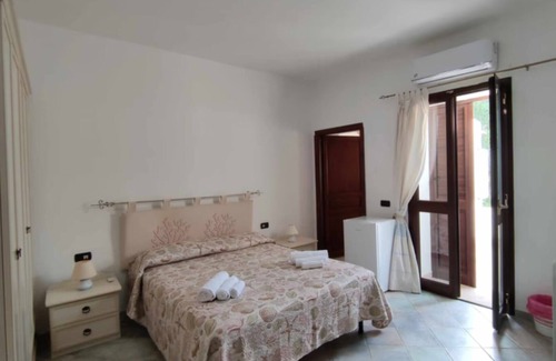 Schifoni House | San Teodoro comfort rooms with private bathroom in the room 1
