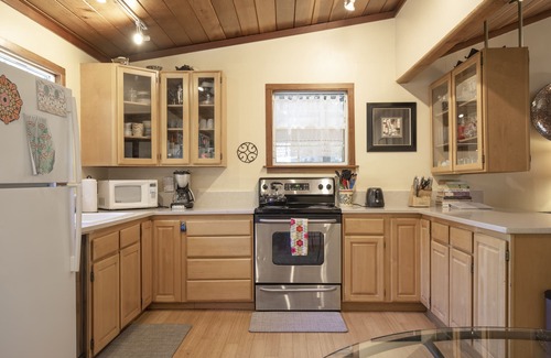 Northwood Cabin | Sanctuaire ~ Private Retreat in Monte Rio