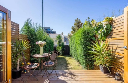 Millers Point House | Sanctuary at The Rocks - Close to Harbour Bridge