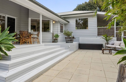 Mount Martha House | Sanctuary on Maude - Swimming Pool and short walk to Beach and Village