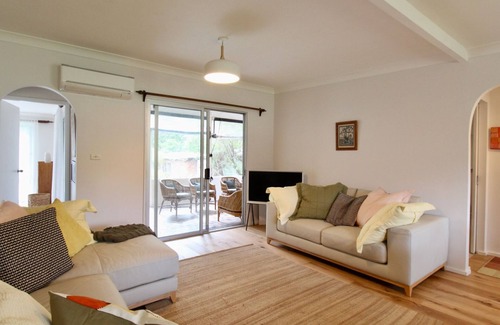 Sanctuary Point House | Sanctuary Paradise Waterfront - Pets Allowed
