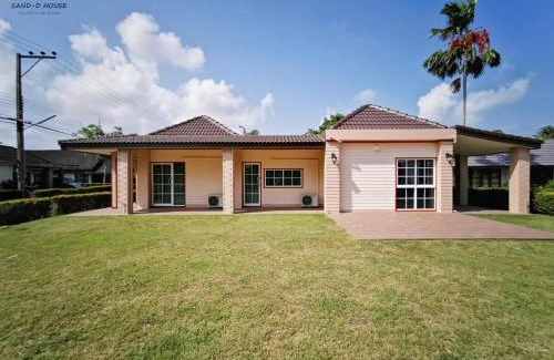 Kram House | Sand-D House Pool Villa B35 at Rock Garden Beach Resort Rayong