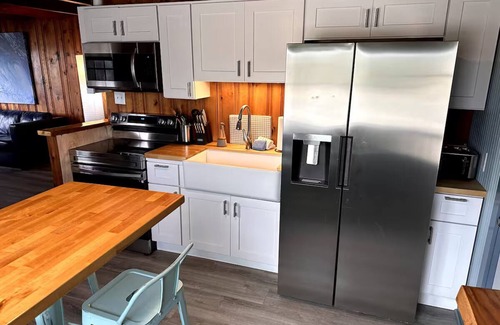Colington Cottage | Sand Life - Pelican's Southern Nest! - Pet Friendly!