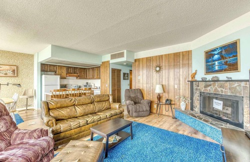Seaside Condo | Sand & Sea (304) Retro Chic - Beachfront Retreat