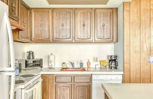 Seaside Condo | Sand & Sea (304) Retro Chic - Beachfront Retreat