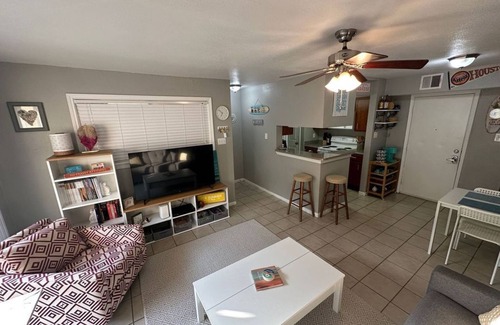Galveston Condo | Sand, Sun & Sea Getaway