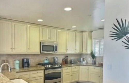 Downtown Condo | Sand & Surf Retreat on San Luis Ave