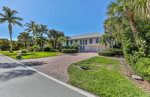 The Dunes House | SANDCASTLE - DUNES GOLF COURSE! POOL HOME IN THE DUNES WITH LAKE VIEW