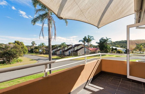 Fingal Bay House | Sandcastle Shores – peaceful, stylish and close to patrolled beach