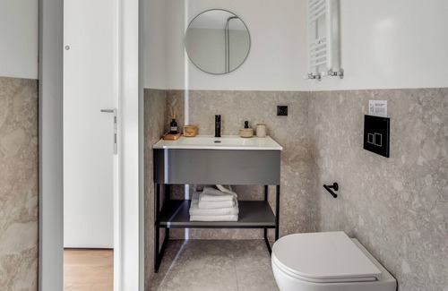 Thessaloniki Apartment | Sanders Arch - Inviting 1-bdr Apt w Balcony