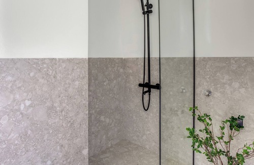Thessaloniki Apartment | Sanders Arch - Inviting 1-bdr Apt w Balcony